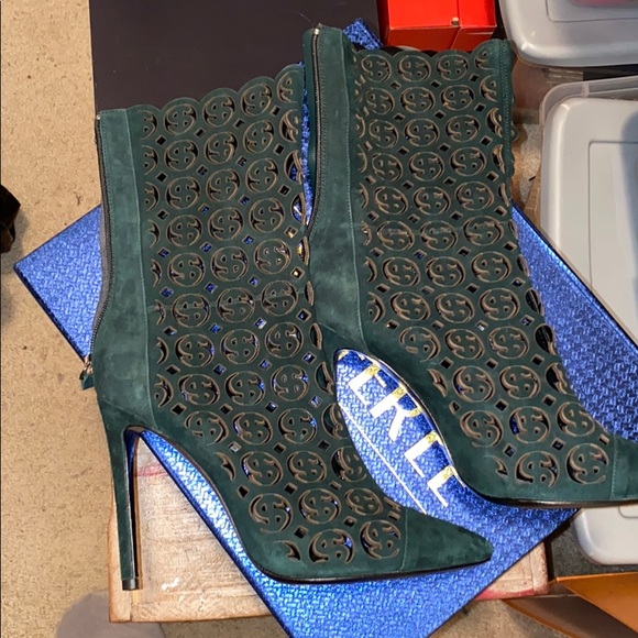 Green Money sign booties - Picture 2 of 4